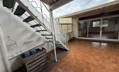 Departamento tipo casa de 3 ambientes con patio y quincho  - Wilde