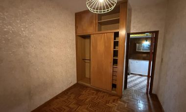 Departamento tipo casa de 3 ambientes con patio y quincho  - Wilde