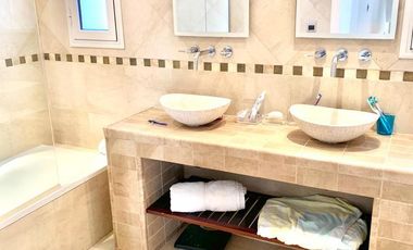 Casa en alquiler al lago en Las Glorietas, Nordelta