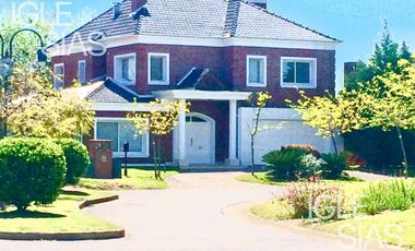 Casa en alquiler al lago en Las Glorietas, Nordelta