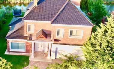 Casa en alquiler al lago en Las Glorietas, Nordelta