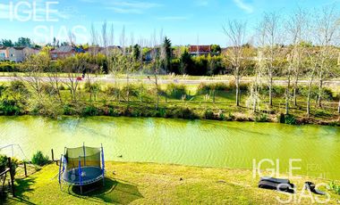 Casa en alquiler al lago en Las Glorietas, Nordelta