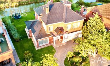 Casa en alquiler al lago en Las Glorietas, Nordelta