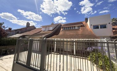 Alquiler de Casa con Jardín y Quincho en Los Troncos