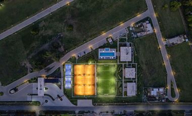 Terreno central, barrio con amenities, pegado a Ayres de Pilar, ya con posesión.