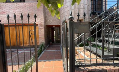 Casa en venta en Barrio Maipu, 4 dormitorios, 3 baños