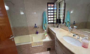 Casa en venta en Barrio Maipu, 4 dormitorios, 3 baños