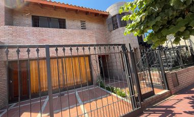 Casa en venta en Barrio Maipu, 4 dormitorios, 3 baños