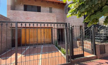 Casa en venta en Barrio Maipu, 4 dormitorios, 3 baños