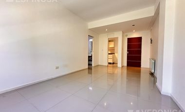 Departamento de dos ambientes en alquiler, Ituzaingo. Excelente edificio.