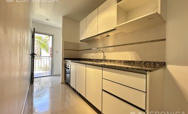 Departamento de dos ambientes en alquiler, Ituzaingo. Excelente edificio.