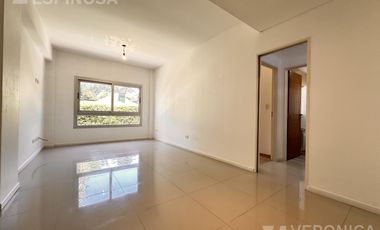 Departamento de dos ambientes en alquiler, Ituzaingo. Excelente edificio.