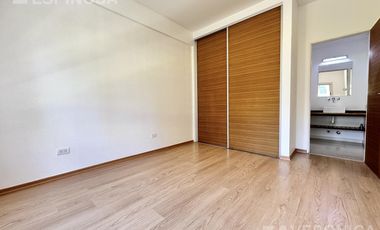 Departamento de dos ambientes en alquiler, Ituzaingo. Excelente edificio.