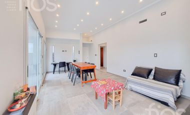 VENTA CASA A ESTRENAR DE DOS DORMITORIOS CON  PILETA  Y COCHERA  EN DON MATEO