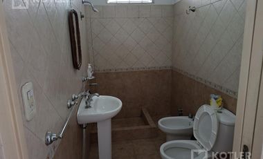 Amplio Monoambiente destino profesional sobre Av. Alsina