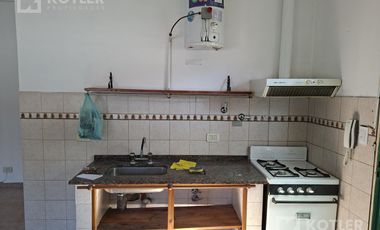 Amplio Monoambiente destino profesional sobre Av. Alsina