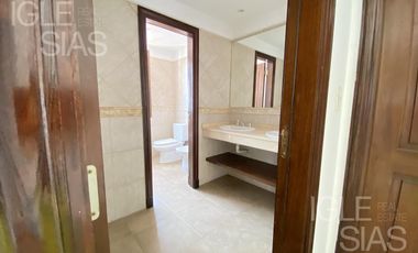 Casa en alquiler en El Golf, Nordelta