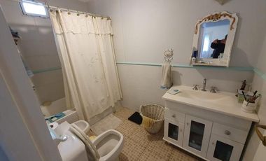 ALQUILER 12 MESES | CASA 2 AMBIENTES | COCHERA | BOSQUE P RAMOS