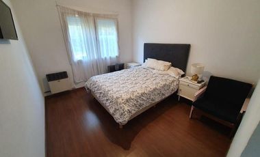 ALQUILER 12 MESES | CASA 2 AMBIENTES | COCHERA | BOSQUE P RAMOS