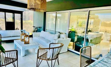 Disponible en temporada. Casa en San Gabriel a laguna con muelle.