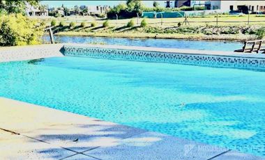 Disponible en temporada. Casa en San Gabriel a laguna con muelle.