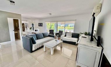 Disponible en temporada. Casa en San Gabriel a laguna con muelle.