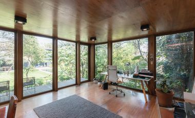 Espectacular casa moderna con increible jardin- cercana a varios accesos