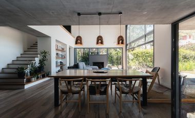 Espectacular casa moderna con increible jardin- cercana a varios accesos