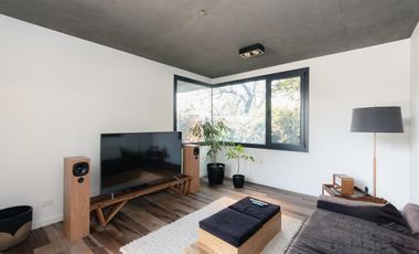 Espectacular casa moderna con increible jardin- cercana a varios accesos