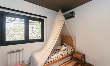 Espectacular casa moderna con increible jardin- cercana a varios accesos