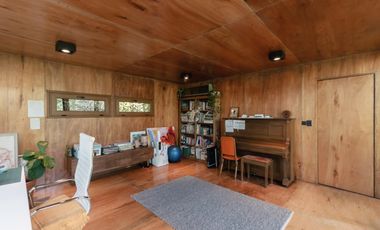 Espectacular casa moderna con increible jardin- cercana a varios accesos