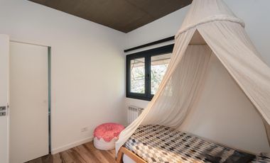 Espectacular casa moderna con increible jardin- cercana a varios accesos