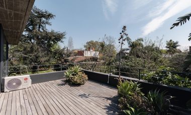 Espectacular casa moderna con increible jardin- cercana a varios accesos