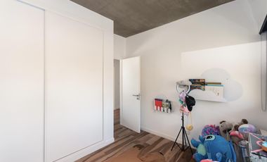 Espectacular casa moderna con increible jardin- cercana a varios accesos