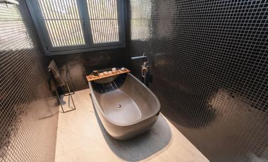 Espectacular casa moderna con increible jardin- cercana a varios accesos