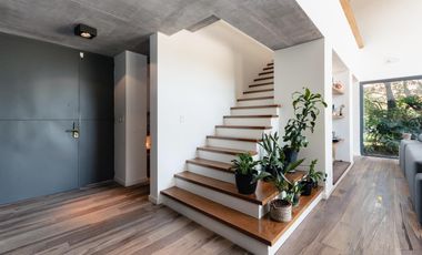 Espectacular casa moderna con increible jardin- cercana a varios accesos