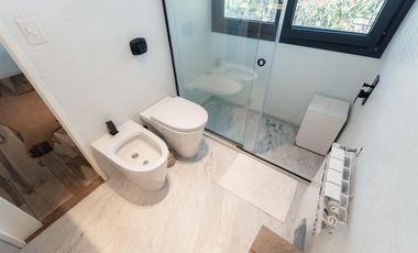 Espectacular casa moderna con increible jardin- cercana a varios accesos