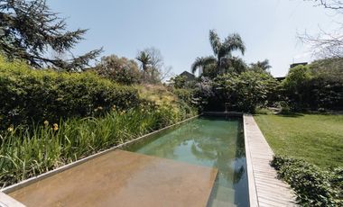 Espectacular casa moderna con increible jardin- cercana a varios accesos