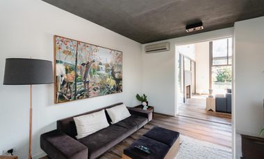 Espectacular casa moderna con increible jardin- cercana a varios accesos