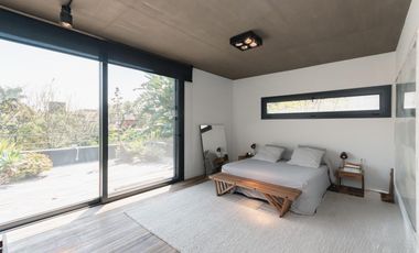 Espectacular casa moderna con increible jardin- cercana a varios accesos