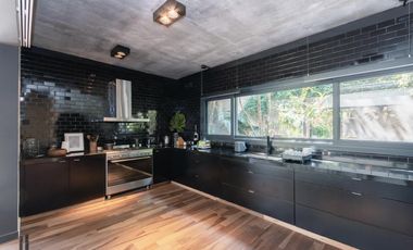 Espectacular casa moderna con increible jardin- cercana a varios accesos