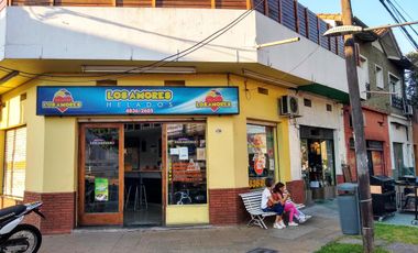 Local  en esquina- Mart.-Fleming/Panam.