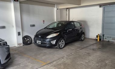 Cochera Semicubierta en centro de Banfield Este