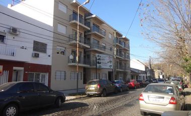 Cochera Semicubierta en centro de Banfield Este