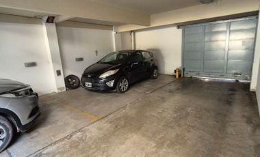 Cochera Semicubierta en centro de Banfield Este