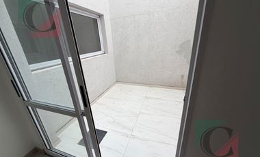 Depto tipo casa 3 amb con patio al frente