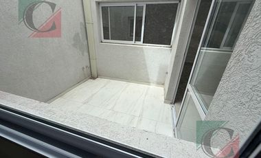 Depto tipo casa 3 amb con patio al frente