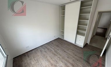 Depto tipo casa 3 amb con patio al frente