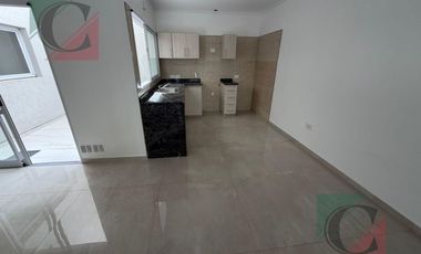 Depto tipo casa 3 amb con patio al frente