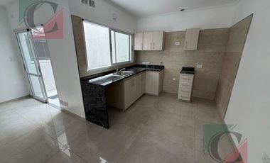 Depto tipo casa 3 amb con patio al frente